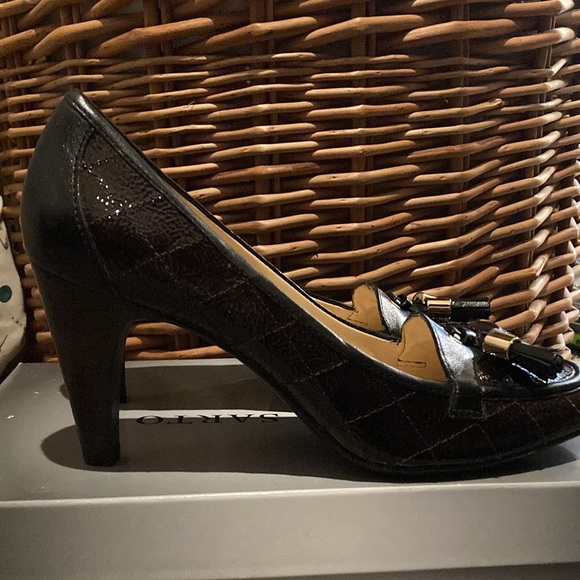 Franco Sarto Brown/black patent Leather Pump. - Picture 11 of 12